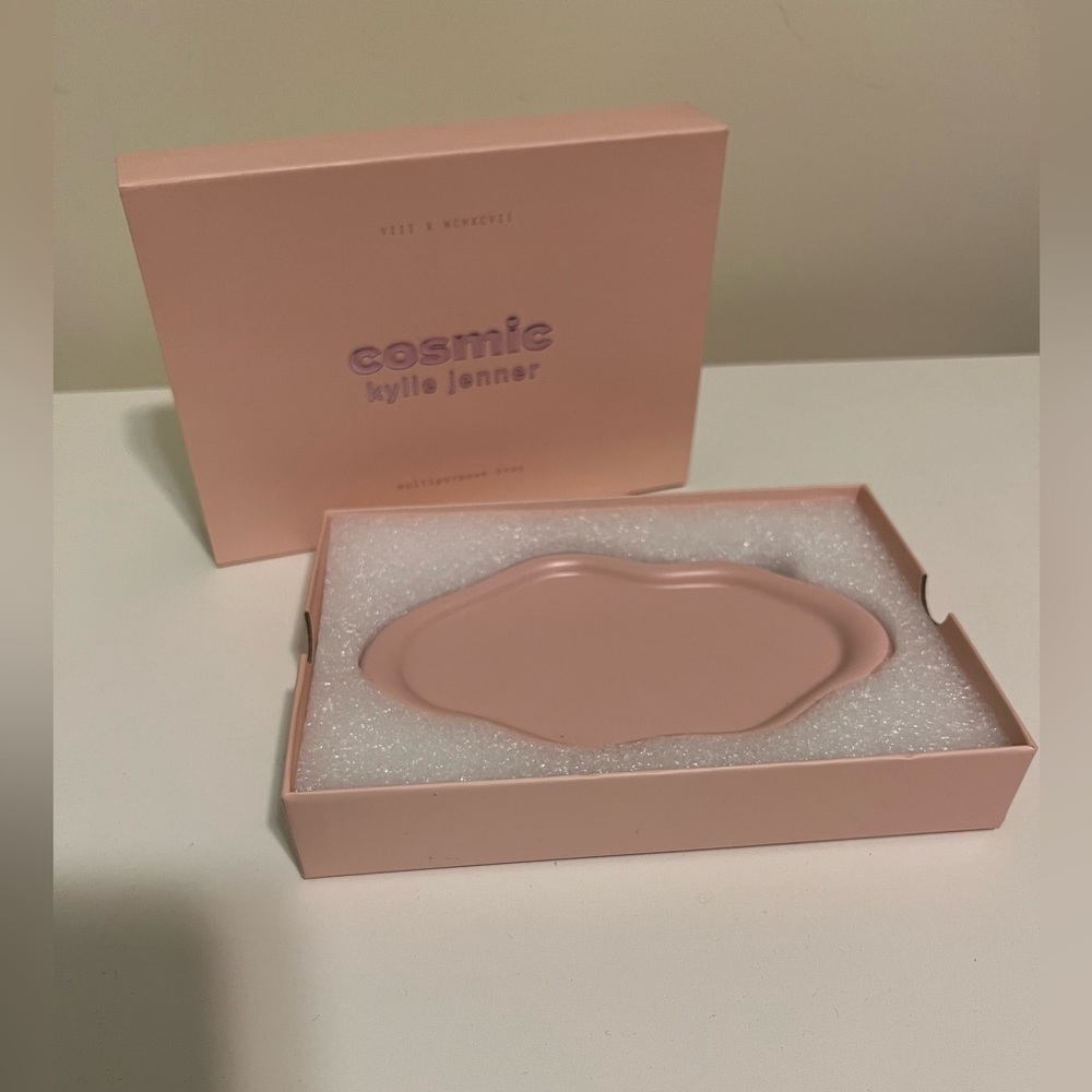 Cosmic Kylie Jenner Pink Tray Set - Picture 2 of 3